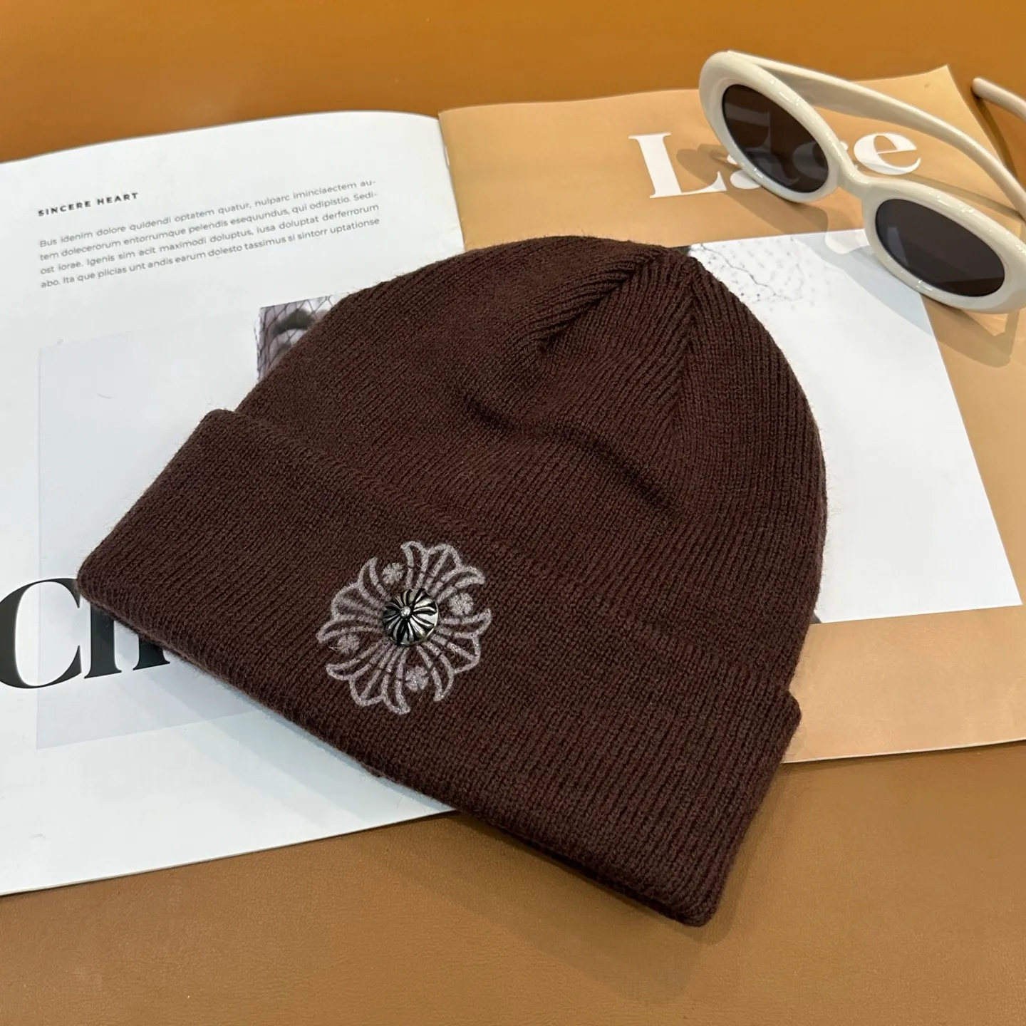 P66 🤍Chrome hearts new autumn and winter embroidered cross knitted hat🧶 One of the must-have hats in autumn and winter~ It really looks good on whoever wears it~, it is also a perfect match in black and white and gray in autumn~